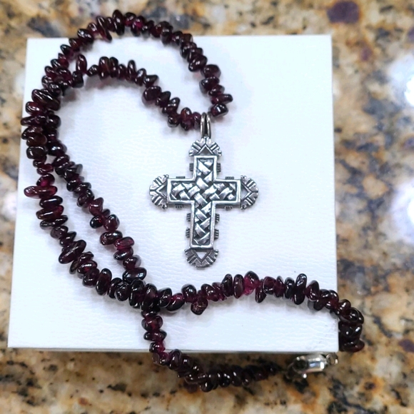 Silver cross necklace - Picture 1 of 4